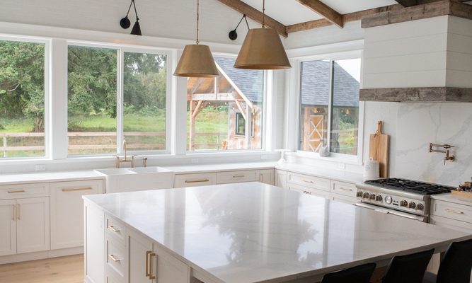 7 Stunning Kitchens that Will Inspire You to Install Pendants Immediately